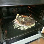 Hubbeltopf Der Kopf vom Heilbutt auf dem Backblech