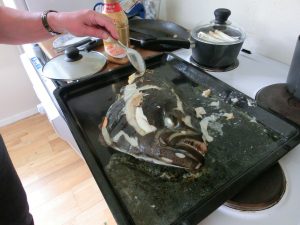 Hubbeltopf Der Kopf vom Heilbutt auf dem Backblech