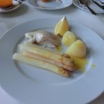 HubbeltopfHochseeangel Heillbuttkopf mit Spargel